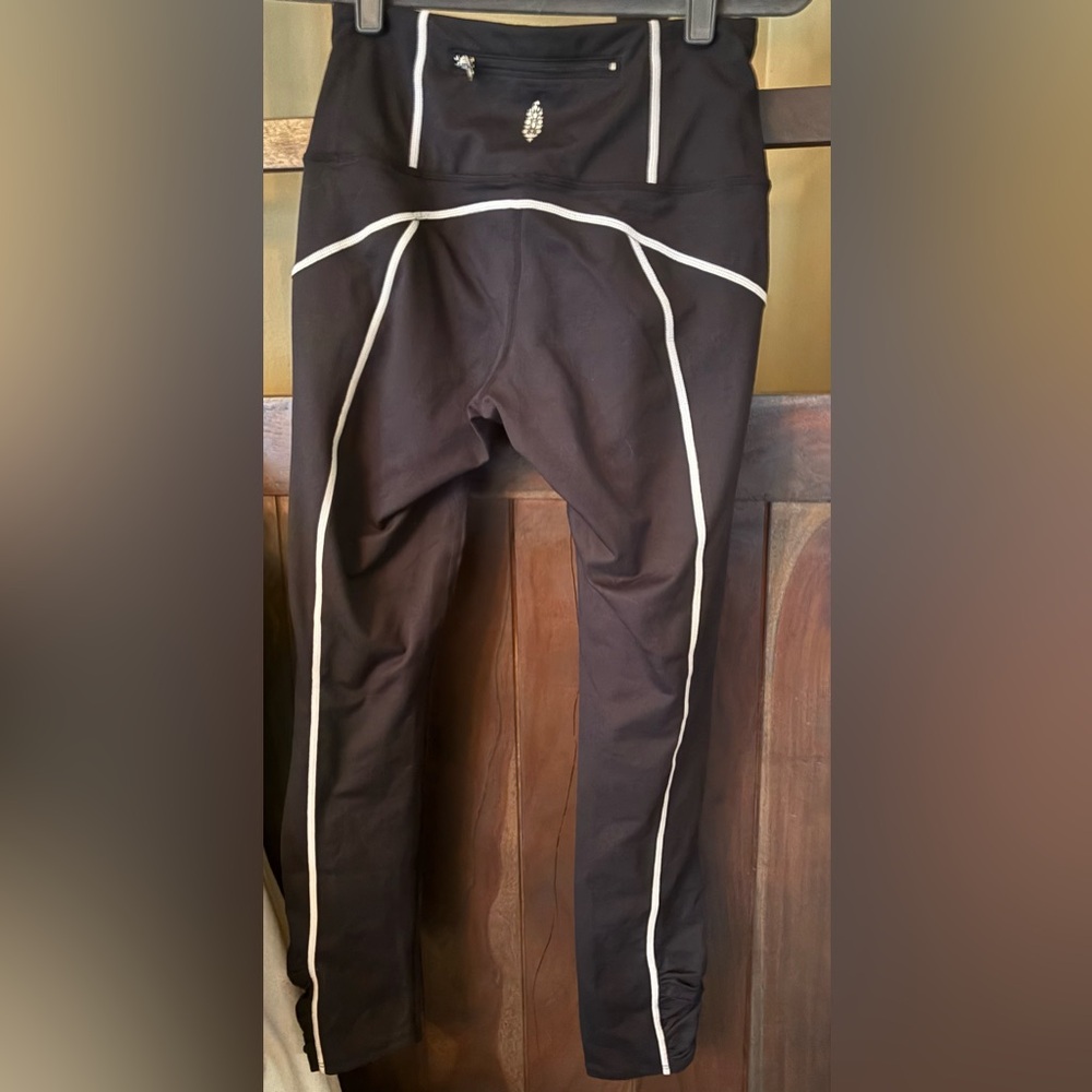 Free People Movement You're a Peach Pocket Leggings, size XS - Picture 7 of 15